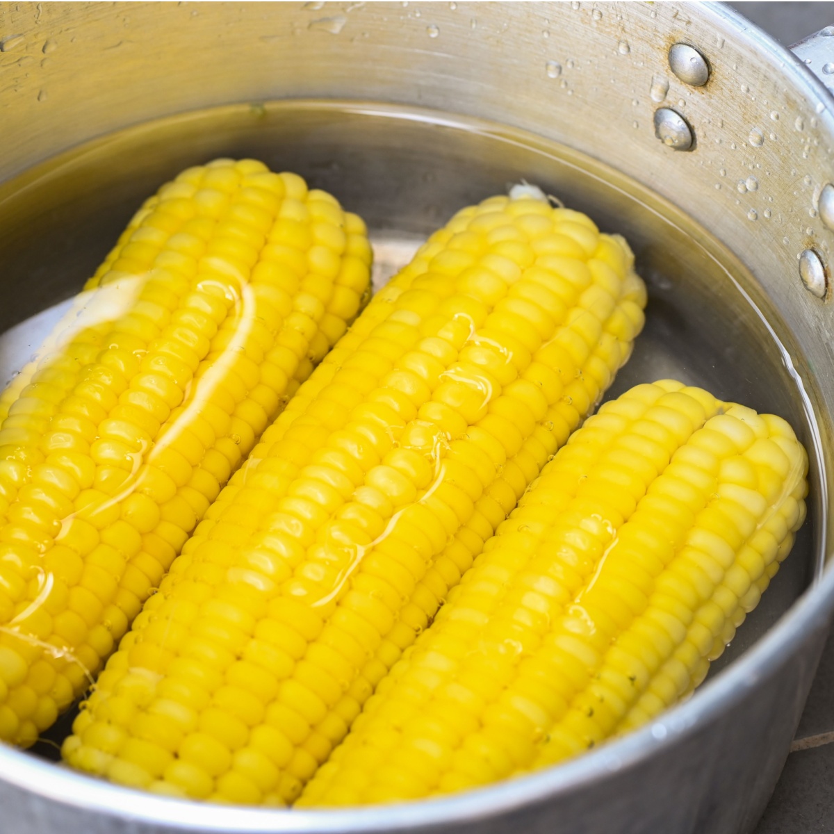 Quick & Easy: The Fail-Proof Method for Perfect Boiled Sweet Corn
